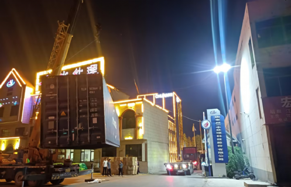 出口秘魯超純水+車用尿素設(shè)備集裝箱發(fā)貨